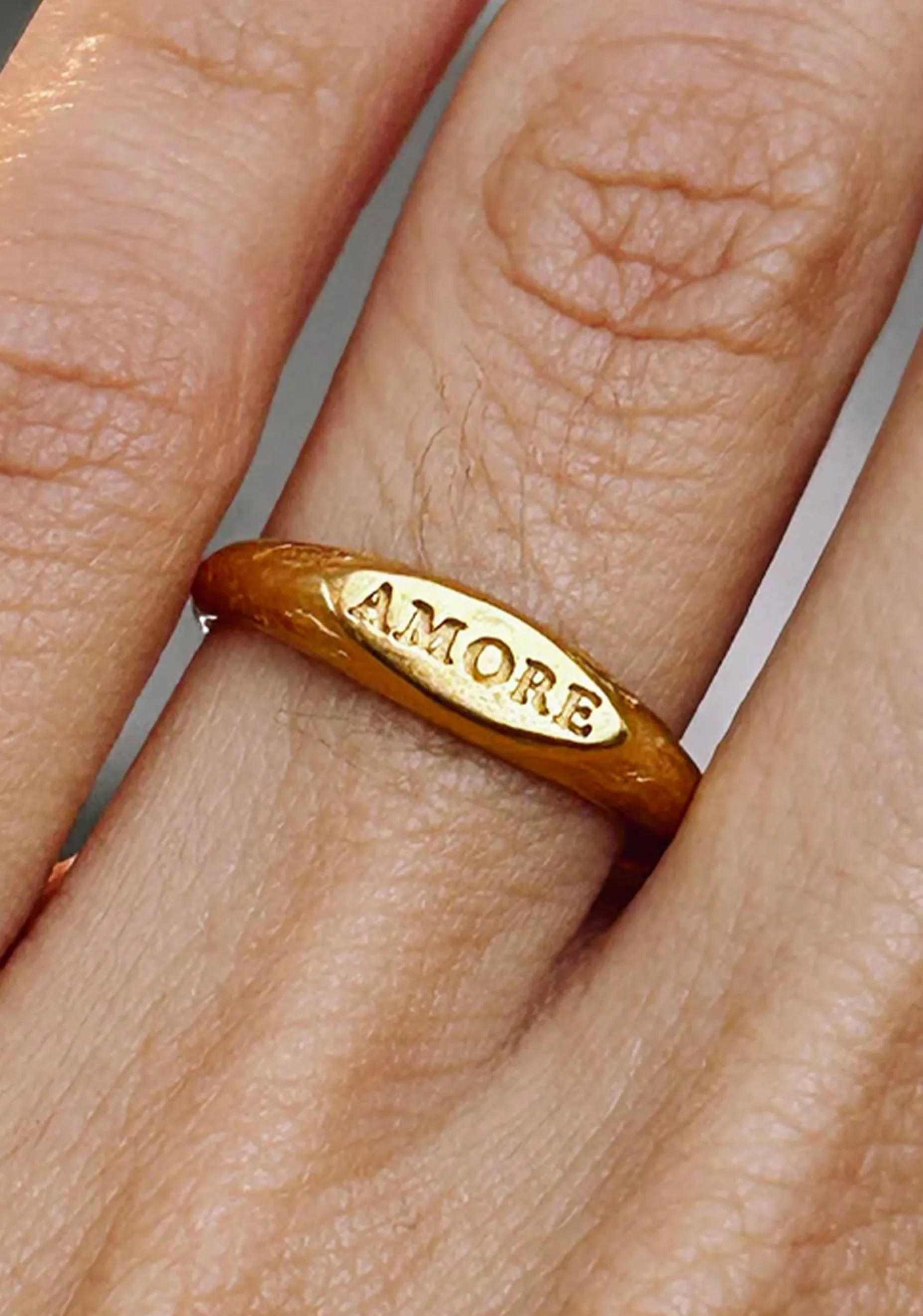 Amore Signet Ring_Gold
