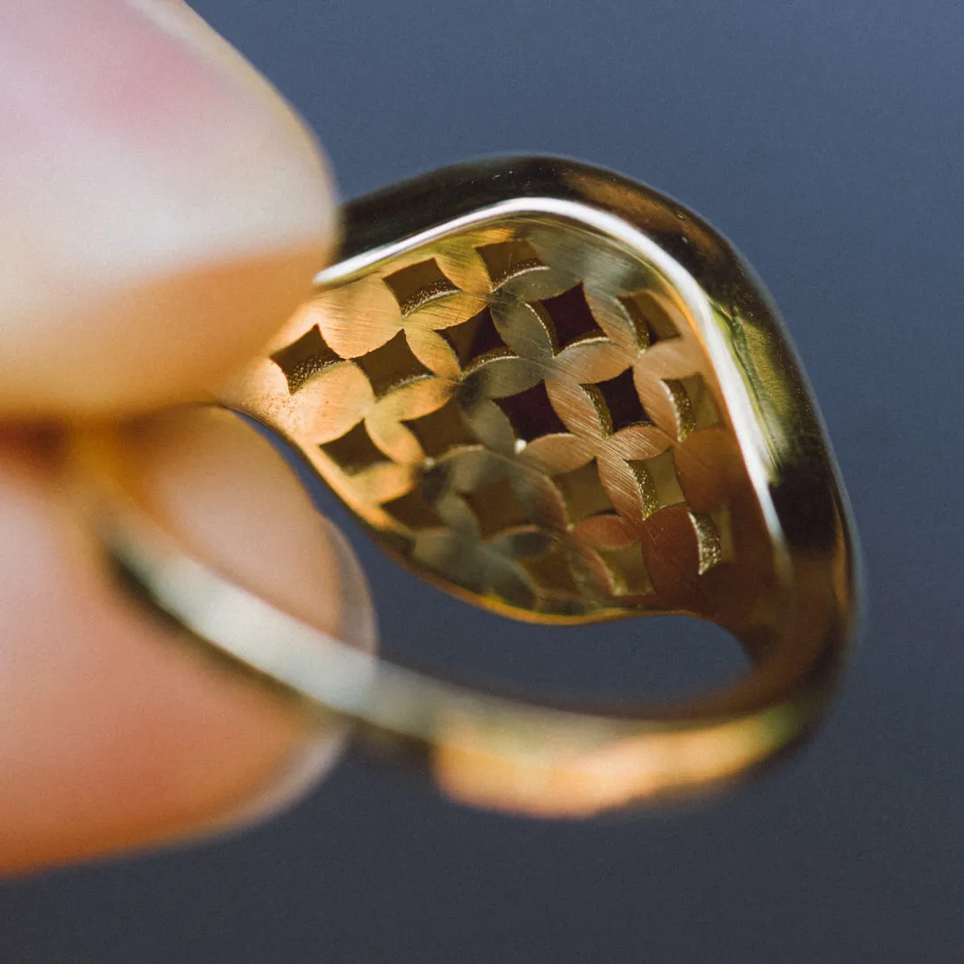DEMANTOID RIPPLE SIGNET RING
