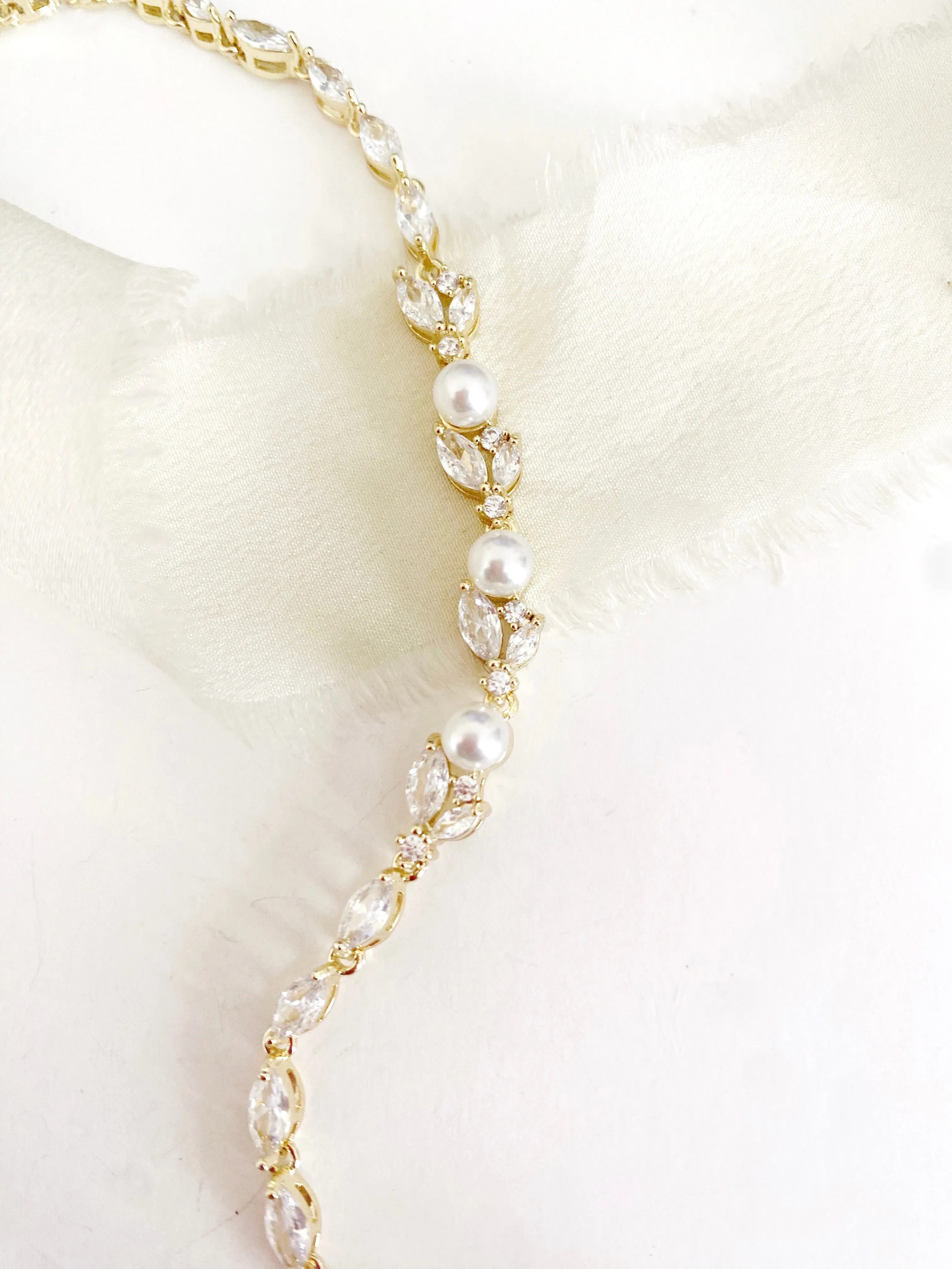 Elisia Pearl Bridal Bracelet