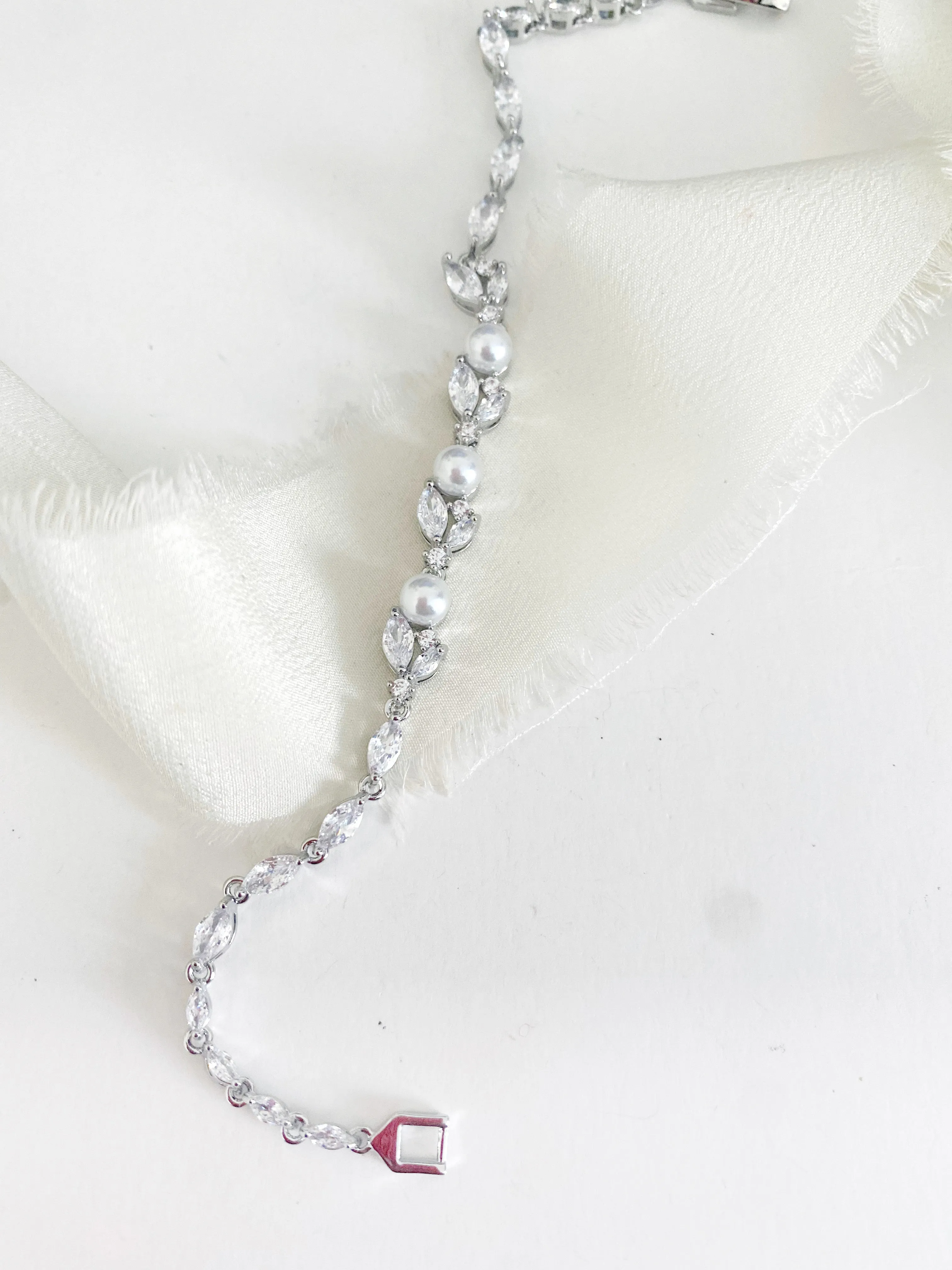 Elisia Pearl Bridal Bracelet