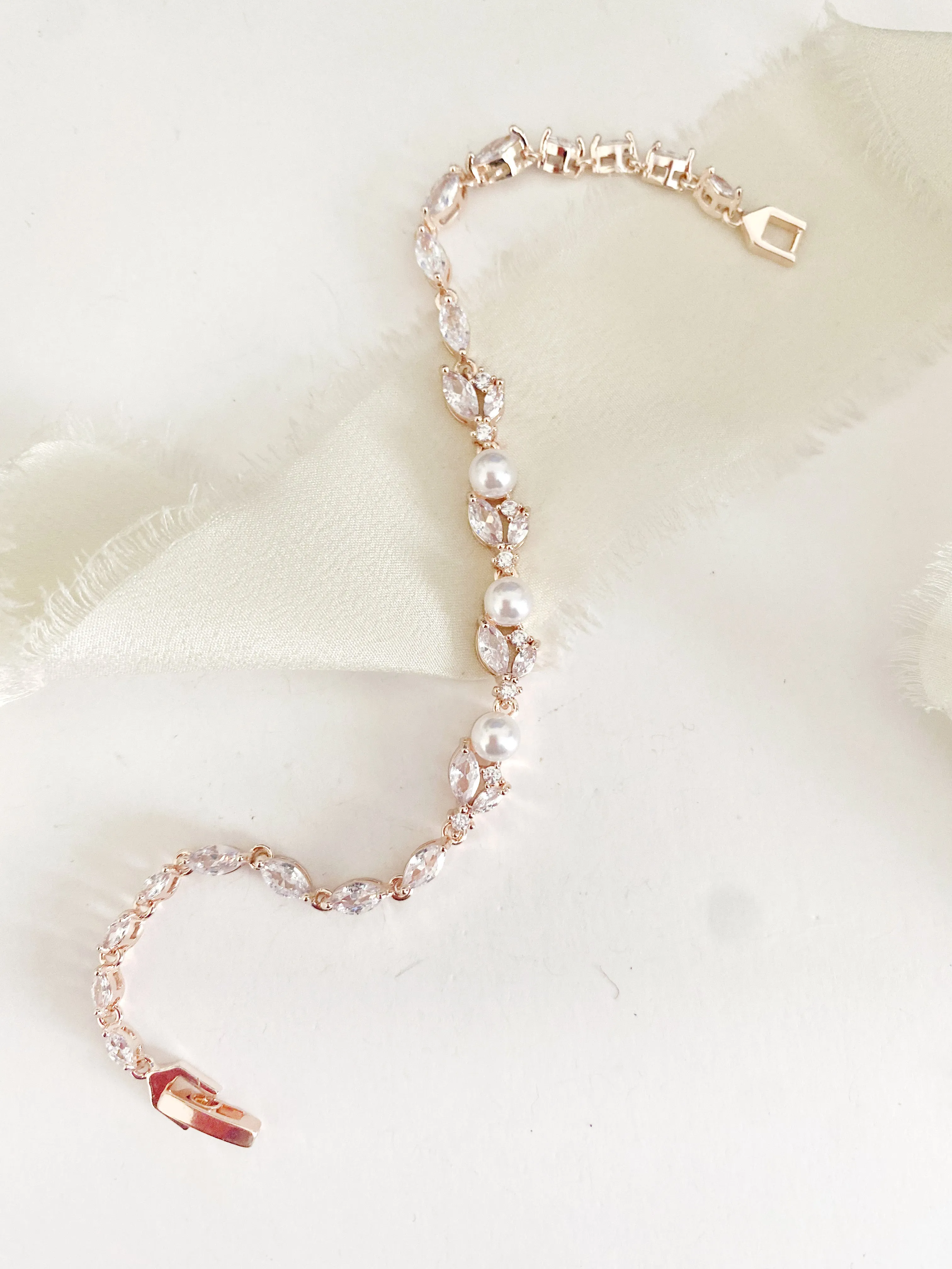 Elisia Pearl Bridal Bracelet