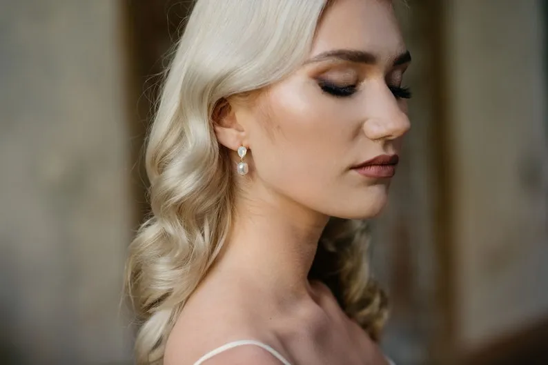 Pearl drop earrings - PERELLA