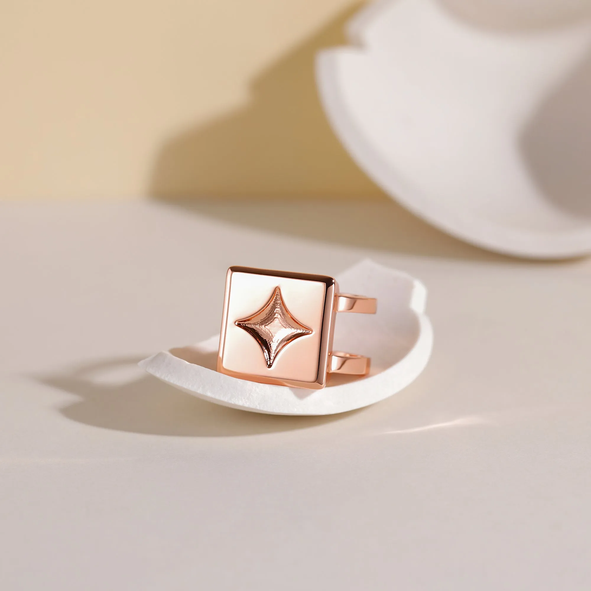 Square Sugar Cube Pattern Ring