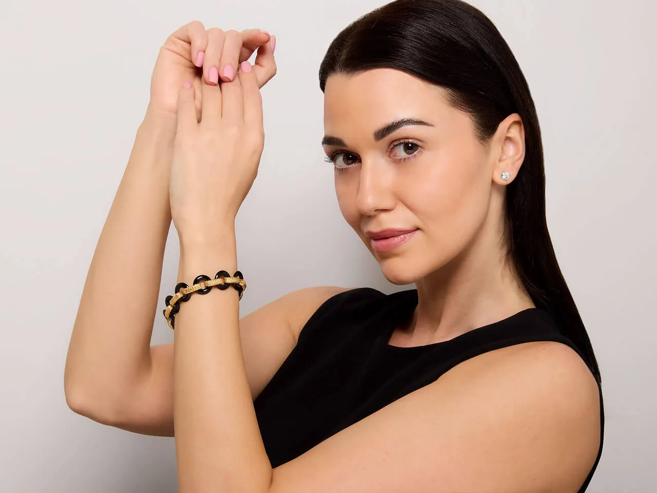 Van Cleef & Arpels Onyx and Gold Bracelet in 18K